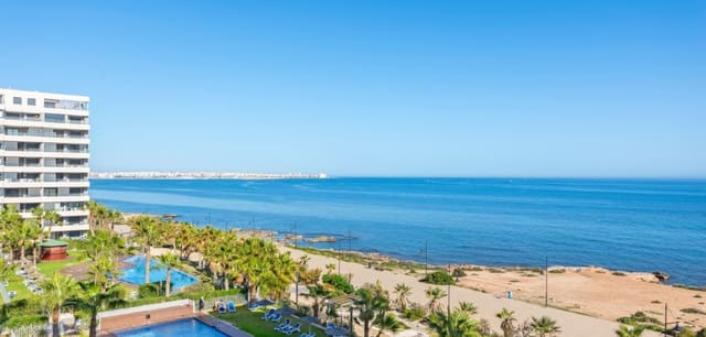 2 slaapkamer Appartement te koop in Punta Prima, Orihuela met zwembad - € 479.000 (Ref: 9201800)