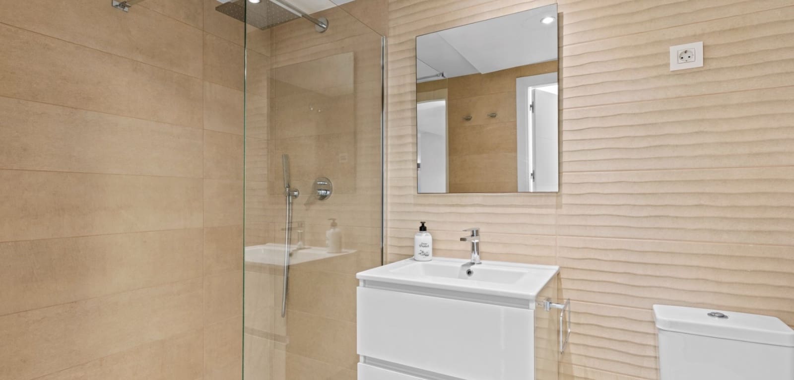 2 slaapkamer Appartement te koop in Orihuela Costa met zwembad - € 479.000 (Ref: 9201800)