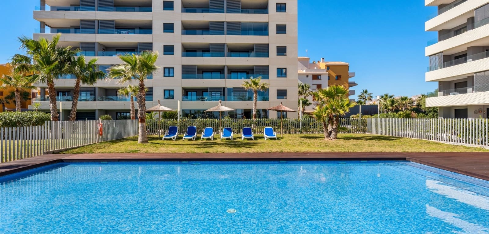 2 slaapkamer Appartement te koop in Orihuela Costa met zwembad - € 479.000 (Ref: 9201800)