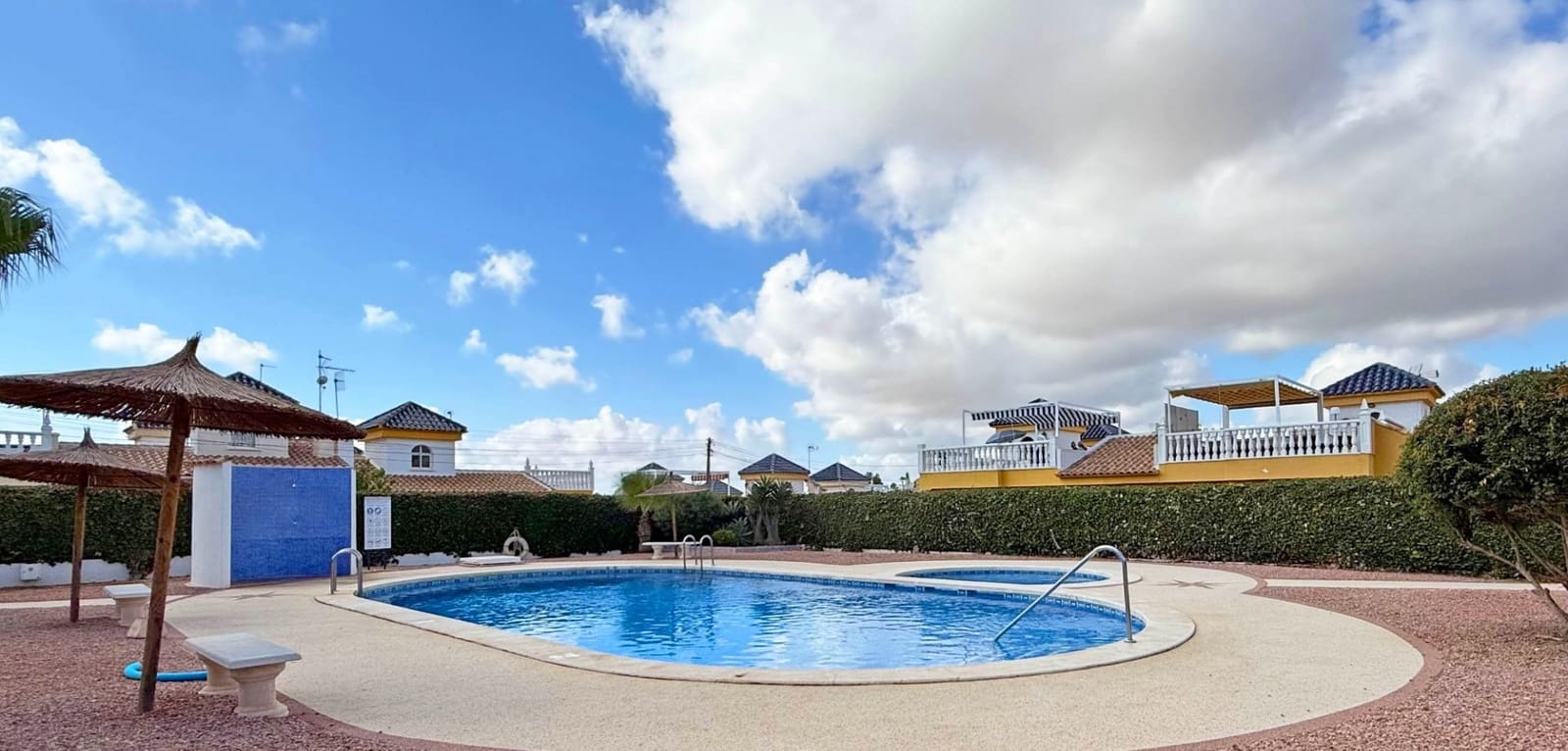 2 soveværelse Semi-Rækkehus til salg i Ciudad Quesada med swimmingpool - € 199.000 (Ref: 9231840)