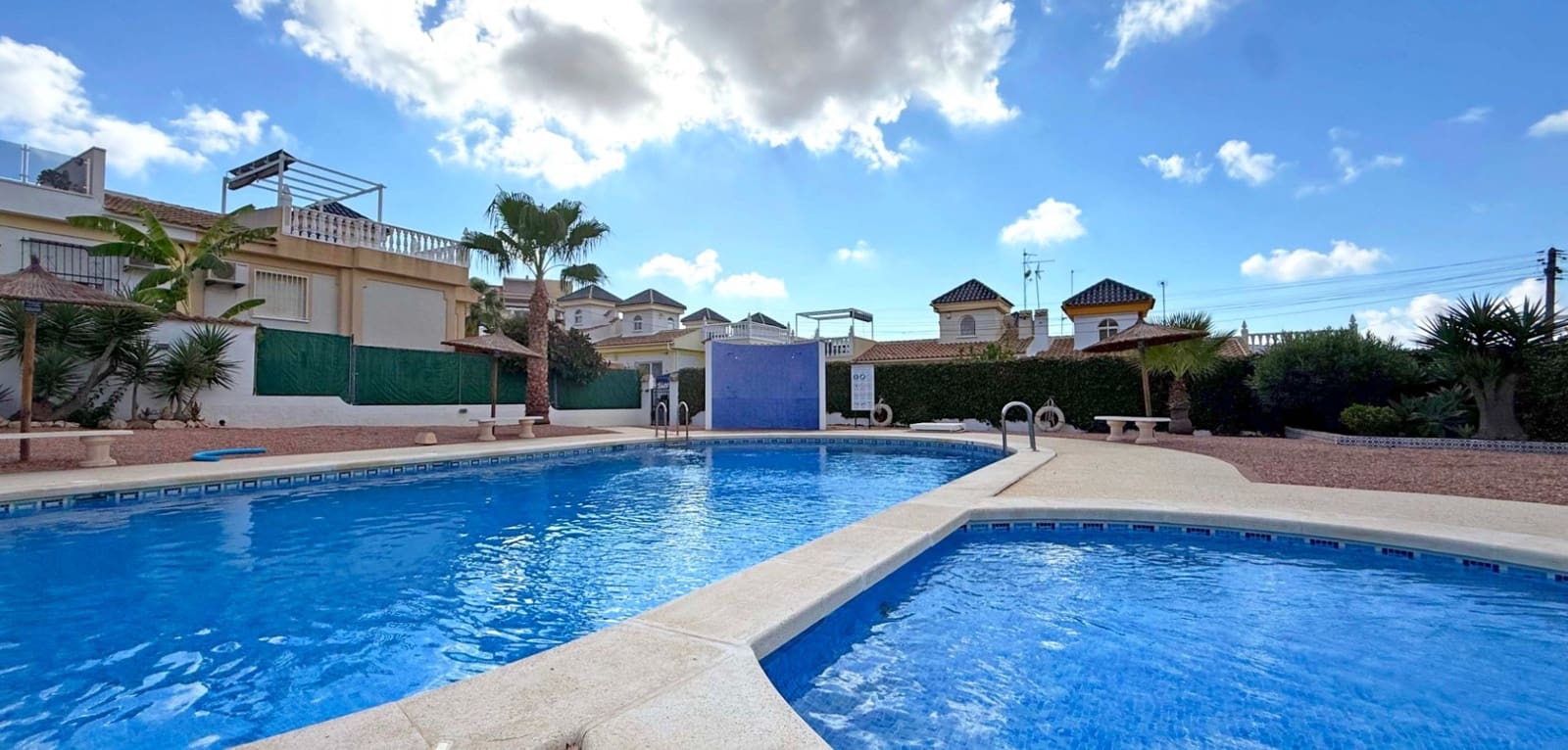 2 soveværelse Semi-Rækkehus til salg i Ciudad Quesada med swimmingpool - € 199.000 (Ref: 9231840)