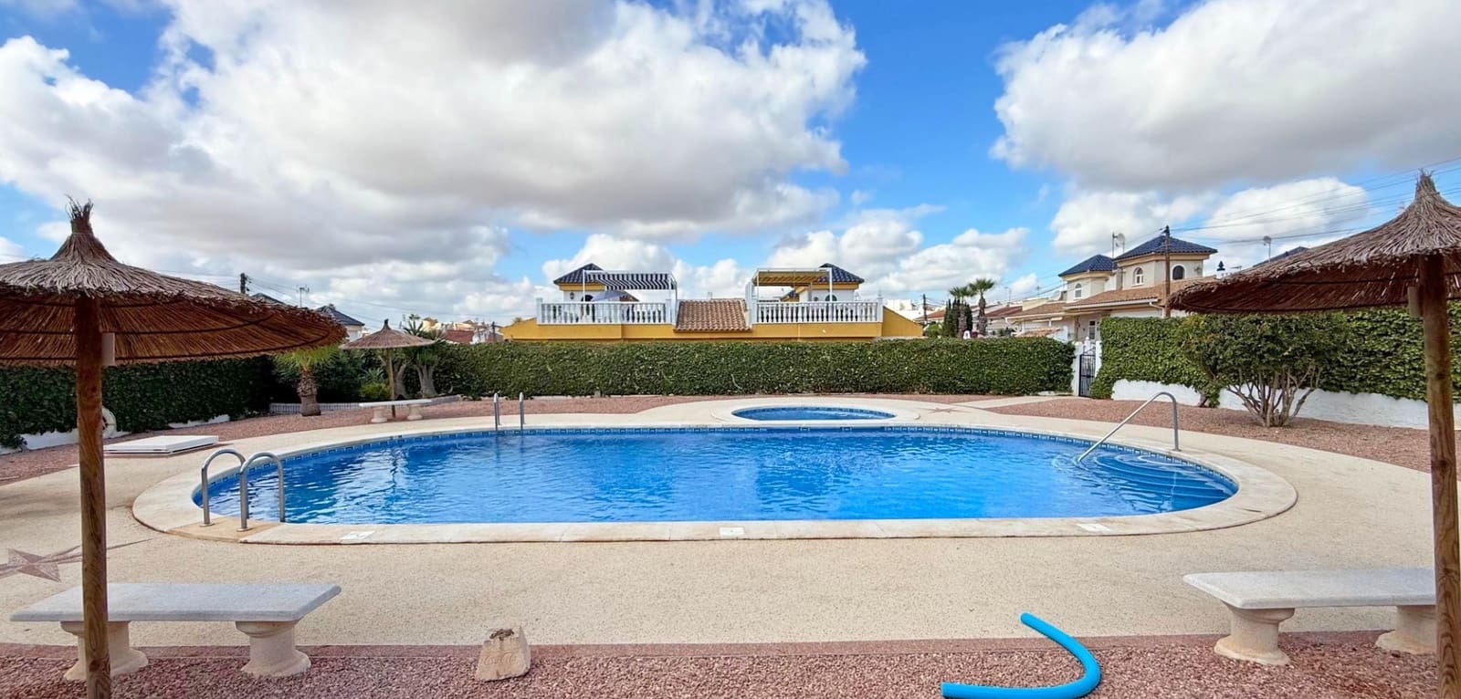 2 soveværelse Semi-Rækkehus til salg i Ciudad Quesada med swimmingpool - € 199.000 (Ref: 9231840)