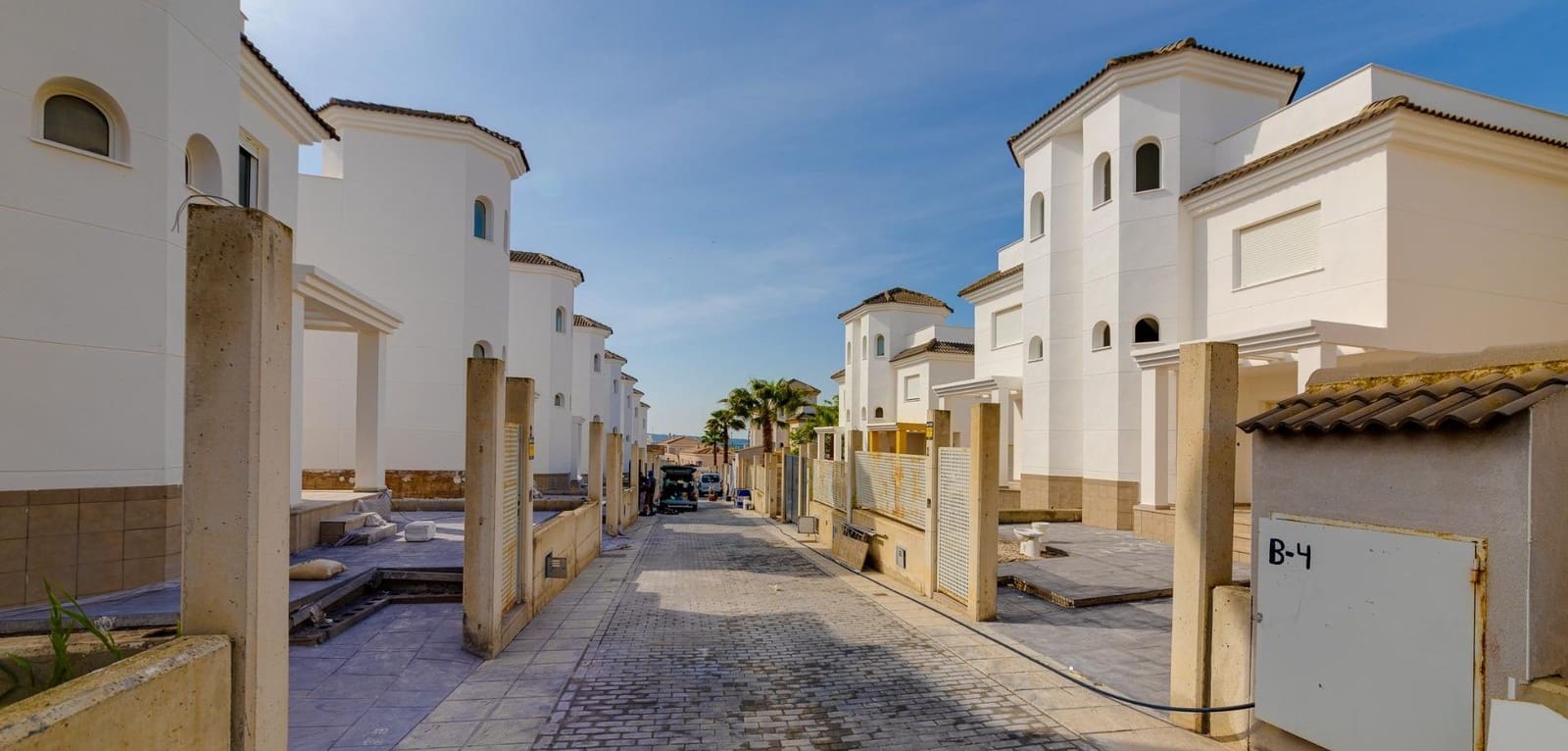 2 Zimmer Villa zu verkaufen in La Marina mit Pool - 280.000 € (Ref: 9248974)