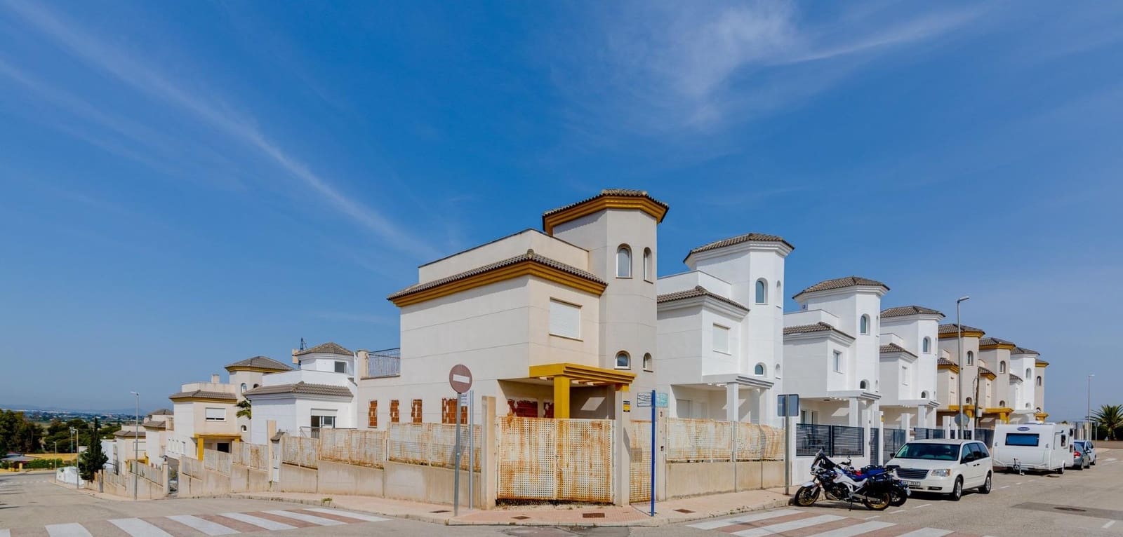 2 Zimmer Villa zu verkaufen in La Marina mit Pool - 280.000 € (Ref: 9248974)
