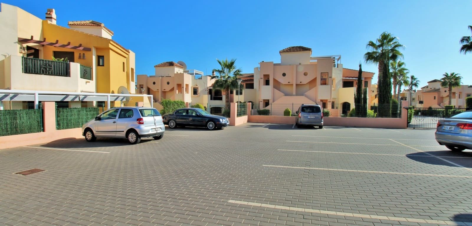 2 bedroom Apartment for sale in Orihuela Costa with pool - € 194,950 (Ref: 9248976)