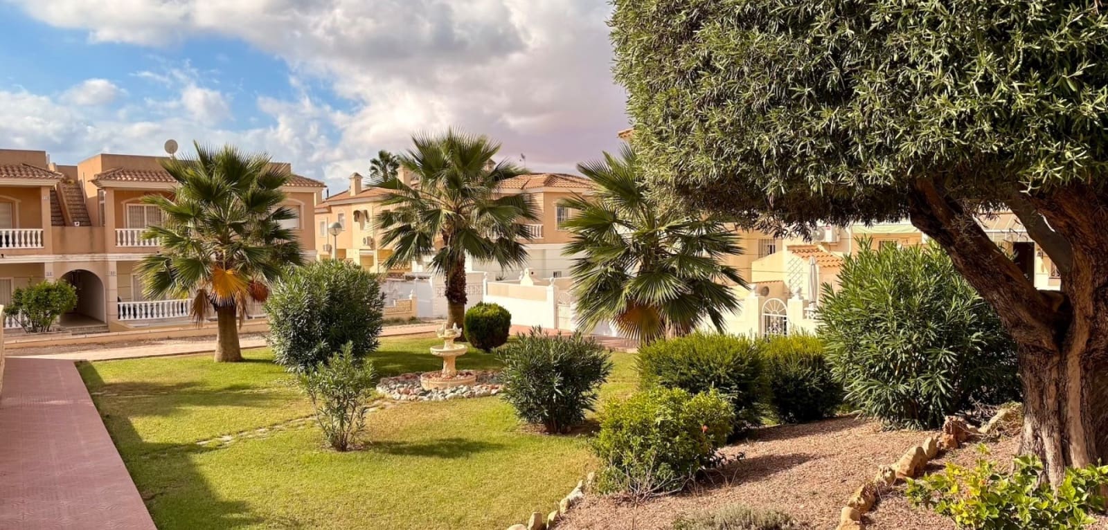 3 soverom Hus til salgs i Ciudad Quesada med svømmebasseng - € 249 000 (Ref: 9248985)