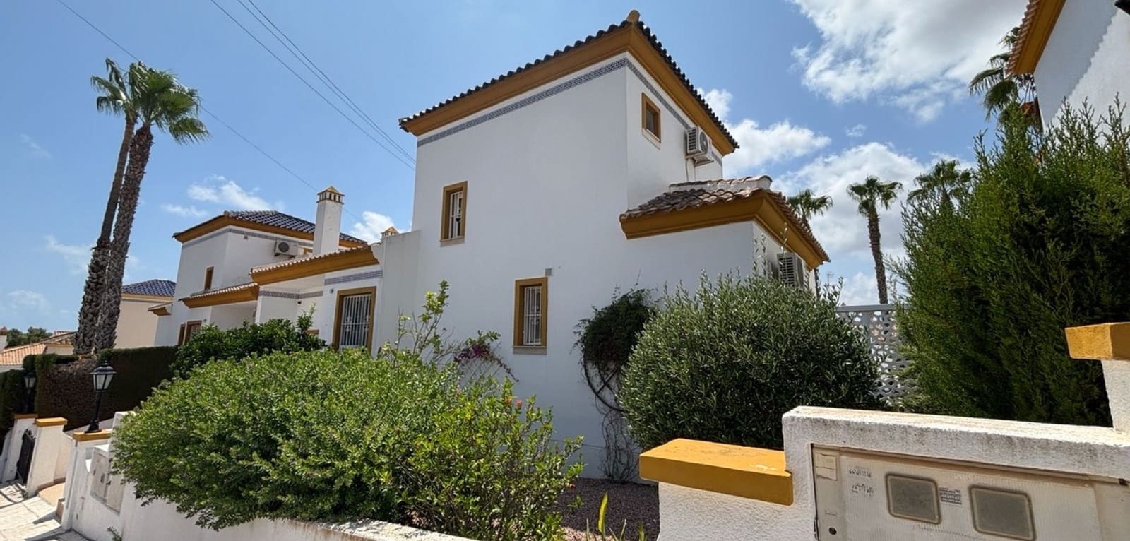 3 quarto Moradia para venda em Villamartin com piscina - 424 995 € (Ref: 9248987)