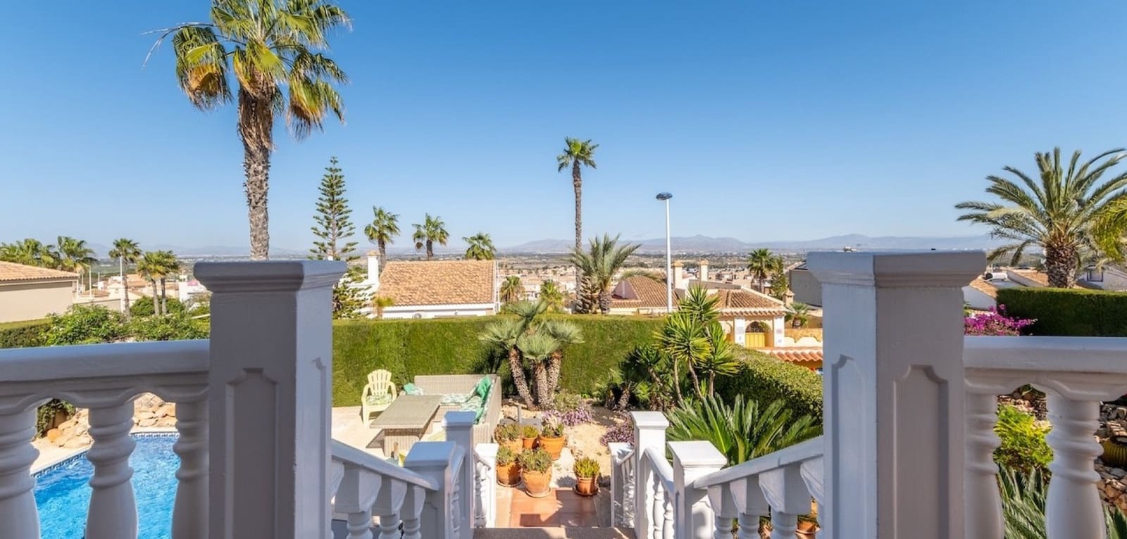 Chalet de 3 habitaciones en Gran Alacant en venta con piscina - 580.000 € (Ref: 9255561)