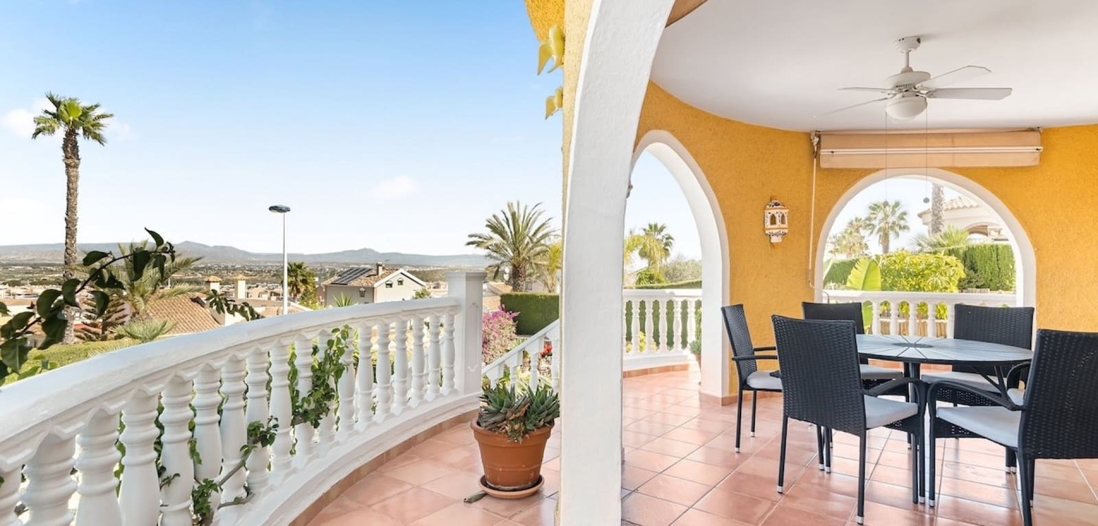 Chalet de 3 habitaciones en Gran Alacant en venta con piscina - 580.000 € (Ref: 9255561)