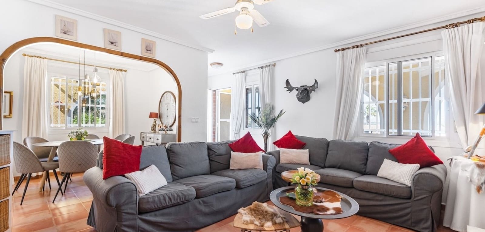 Chalet de 3 habitaciones en Gran Alacant en venta con piscina - 580.000 € (Ref: 9255561)