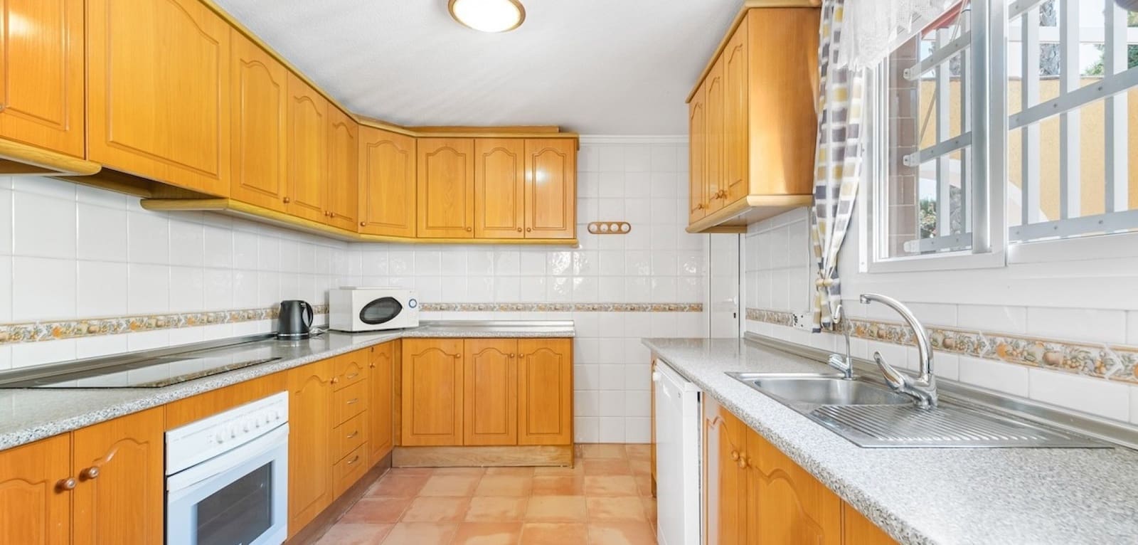 Chalet de 3 habitaciones en Gran Alacant en venta con piscina - 580.000 € (Ref: 9255561)