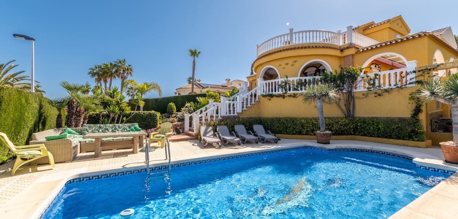 Chalet de 3 habitaciones en Gran Alacant en venta con piscina - 580.000 € (Ref: 9255561)