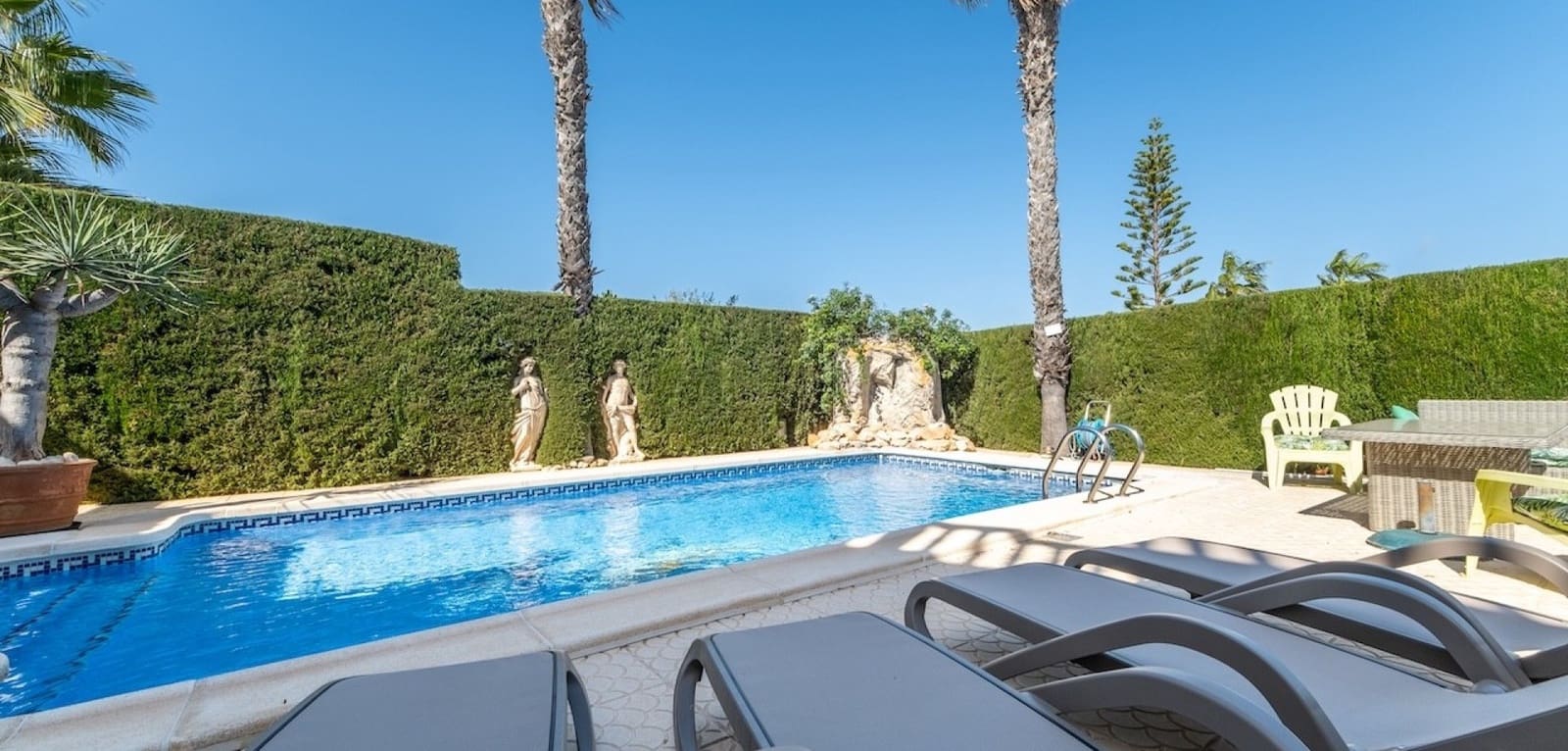 Chalet de 3 habitaciones en Gran Alacant en venta con piscina - 580.000 € (Ref: 9255561)