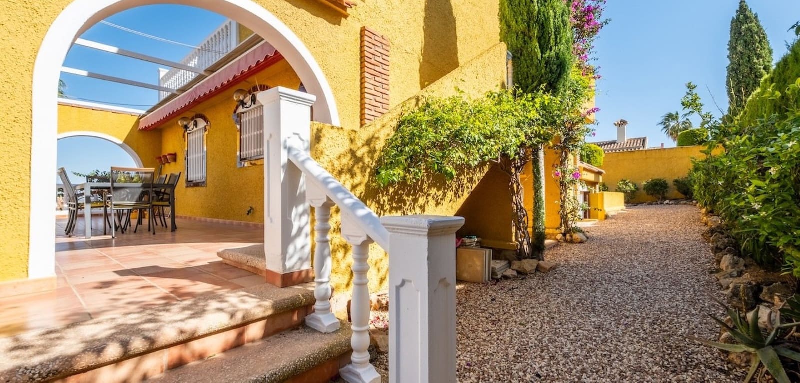 Chalet de 3 habitaciones en Gran Alacant en venta con piscina - 580.000 € (Ref: 9255561)