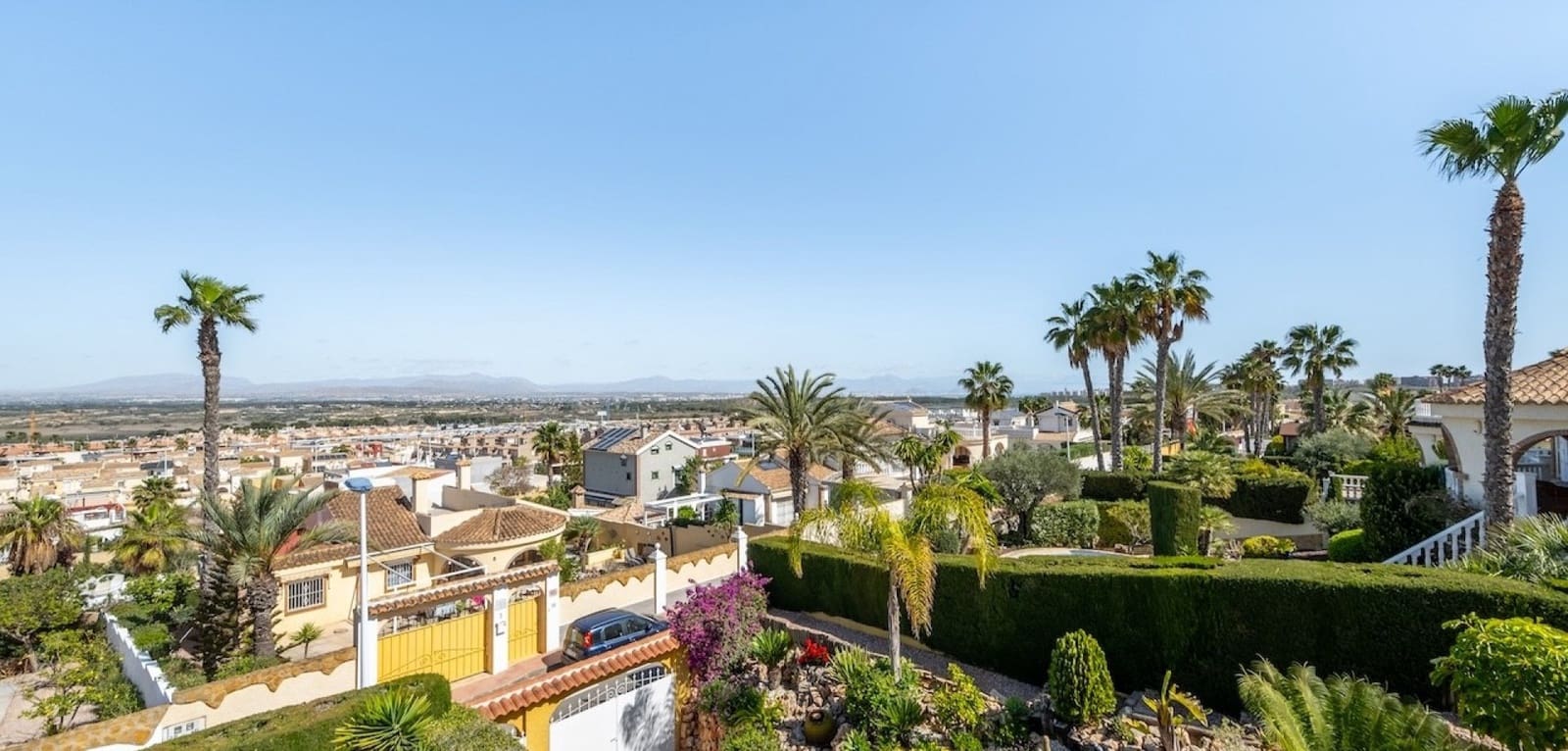 Chalet de 3 habitaciones en Gran Alacant en venta con piscina - 580.000 € (Ref: 9255561)