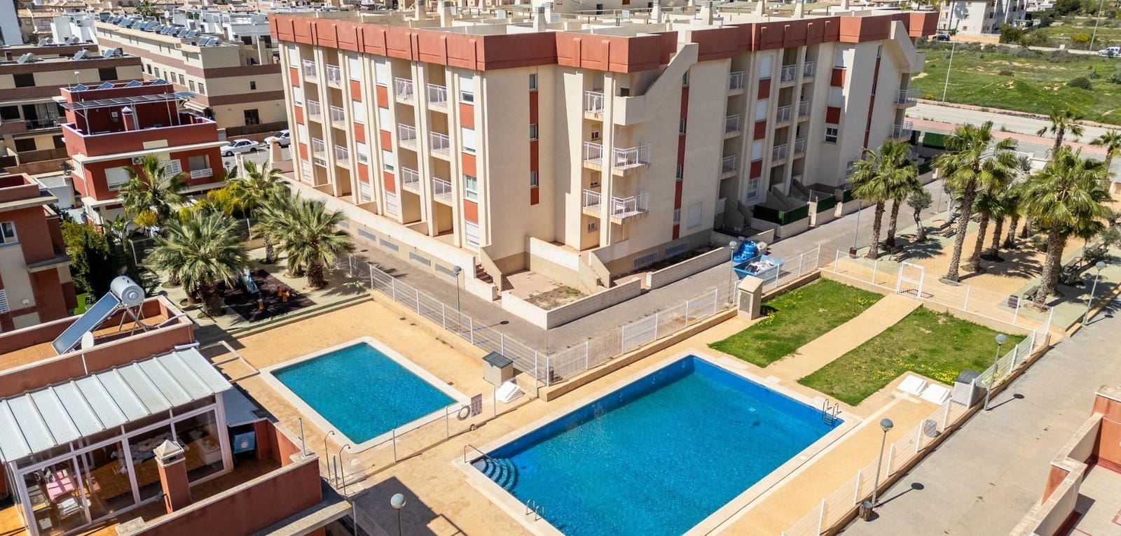 1 soveværelse Lejlighed til salg i Orihuela Costa med swimmingpool - € 129.500 (Ref: 9270306)