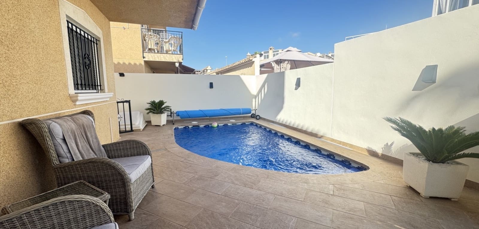4 soveværelse Villa til salg i Villamartin med swimmingpool - € 379.000 (Ref: 9289516)