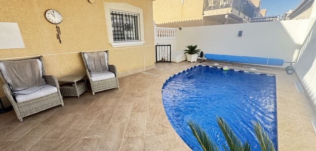 4 bedroom Villa for sale in Villamartin, Orihuela with pool - € 379,000 (Ref: 9289516)