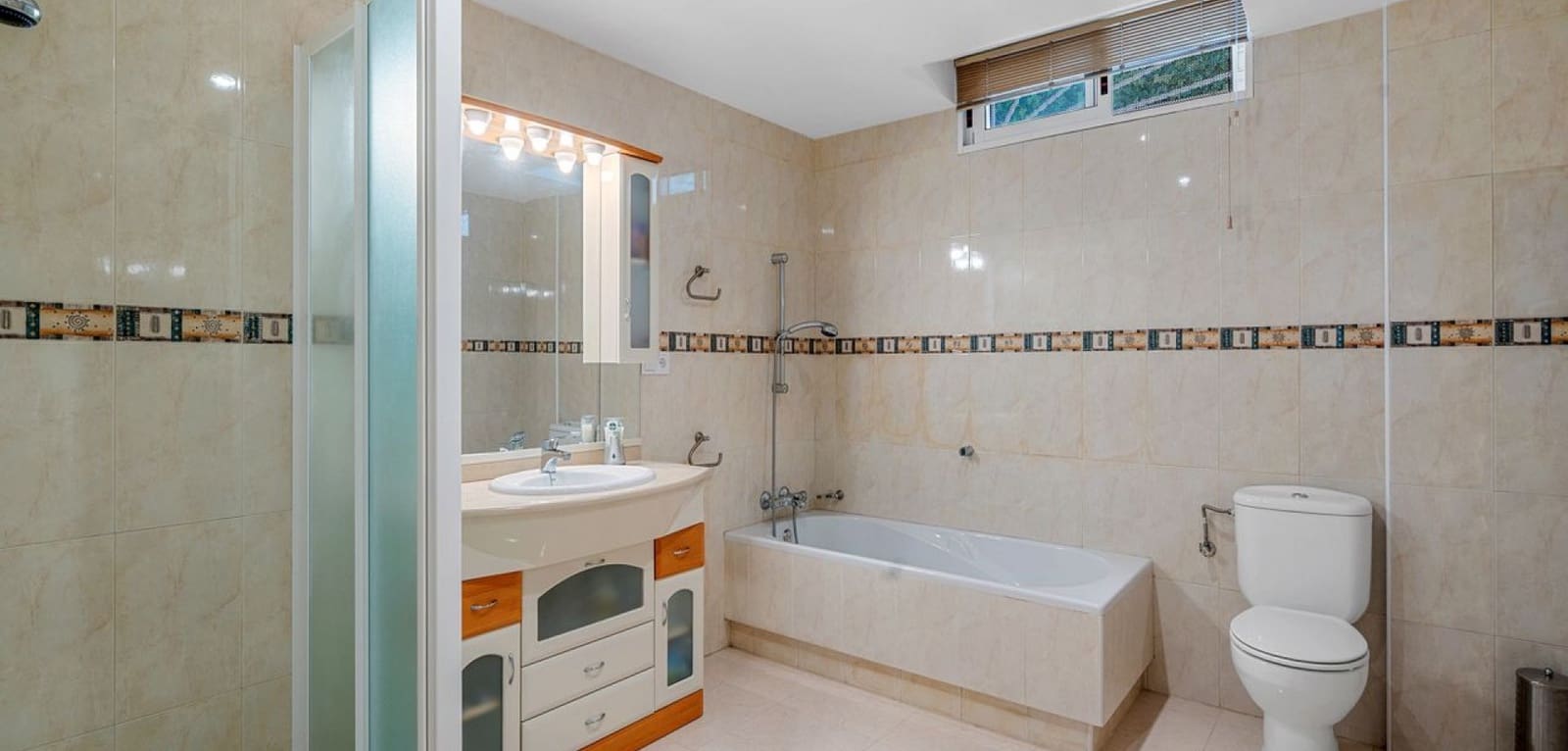 4 soveværelse Villa til salg i Rojales med swimmingpool - € 420.000 (Ref: 9289521)