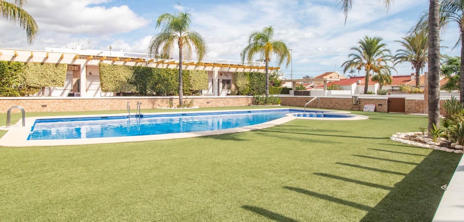 2 soveværelse Byhus til salg i Pilar de la Horadada med swimmingpool - € 229.900 (Ref: 9301395)