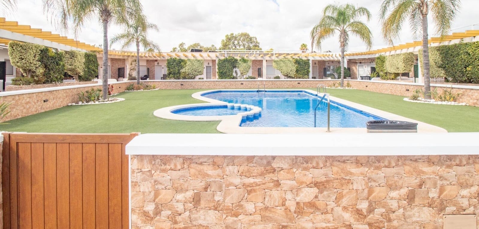 2 soveværelse Byhus til salg i Pilar de la Horadada med swimmingpool - € 229.900 (Ref: 9301395)