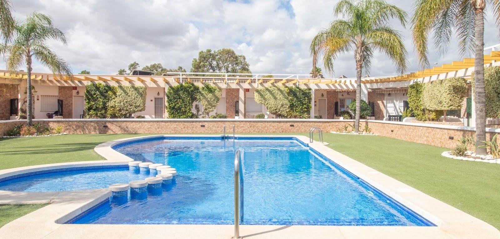 2 soveværelse Byhus til salg i Pilar de la Horadada med swimmingpool - € 229.900 (Ref: 9301395)