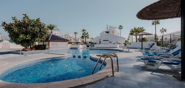 3 bedroom Apartment for sale in Villamartin, Orihuela with pool - € 319,000 (Ref: 9311385)