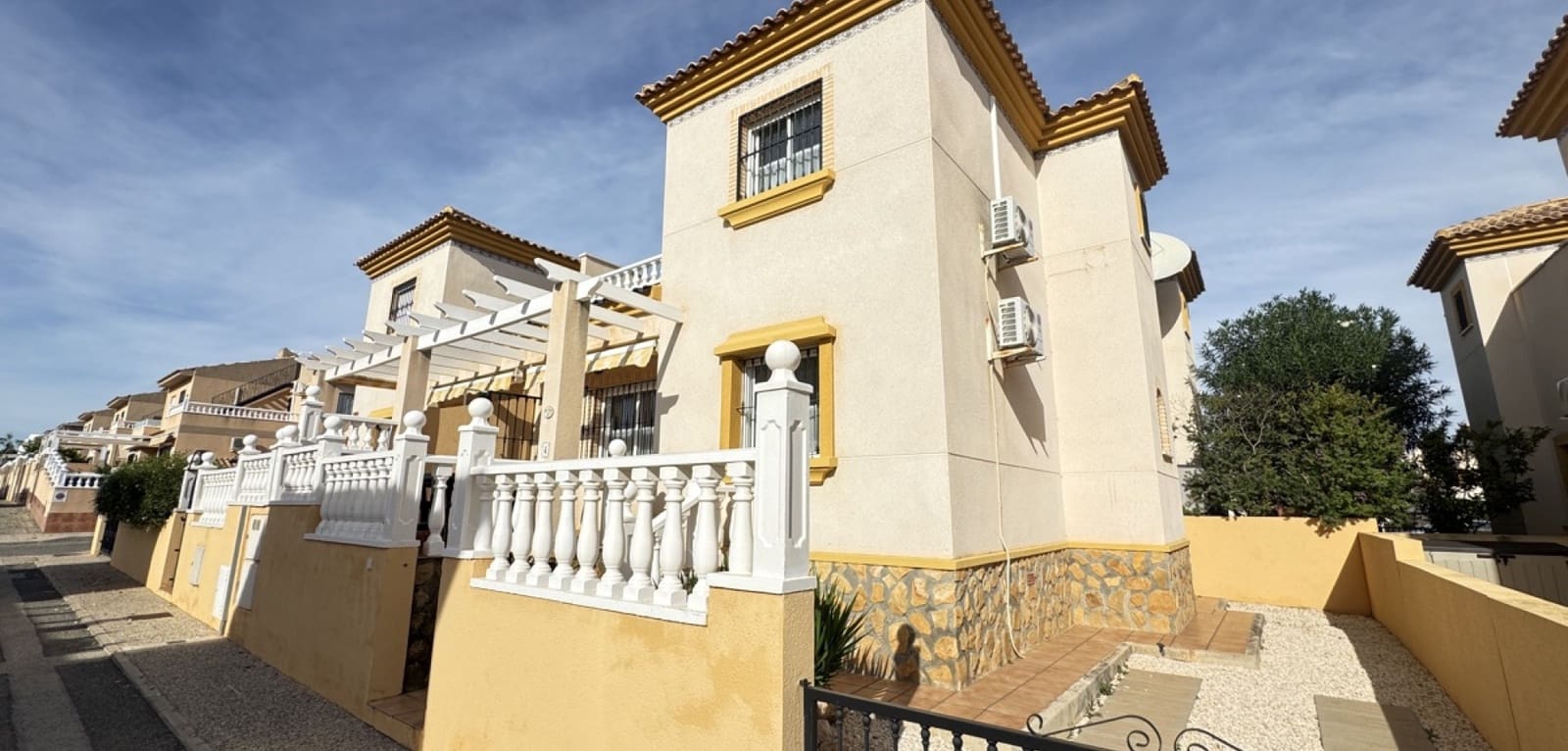 3 soverom Hus til salgs i Villamartin med svømmebasseng - € 199 995 (Ref: 9343464)