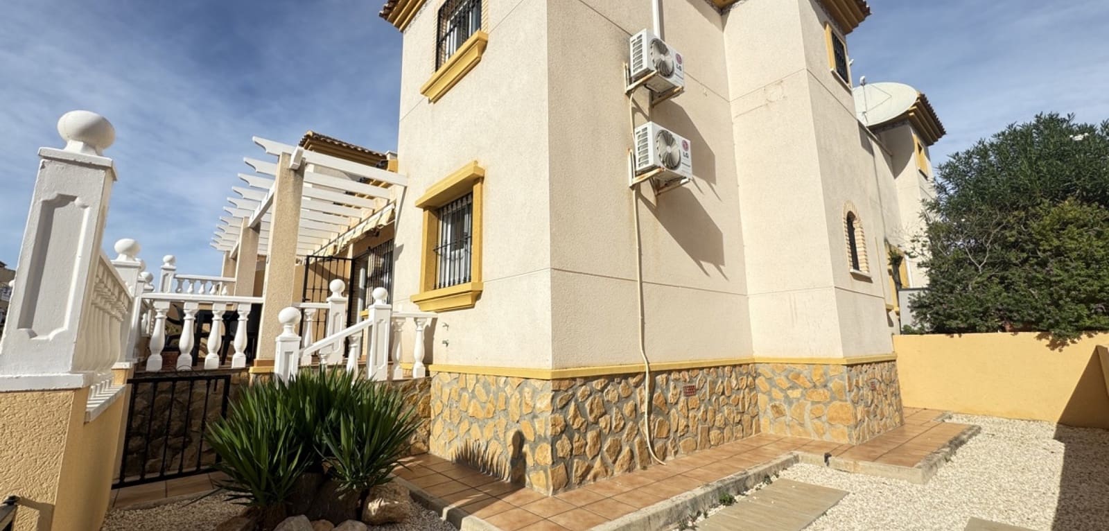 3 soverom Hus til salgs i Villamartin med svømmebasseng - € 199 995 (Ref: 9343464)