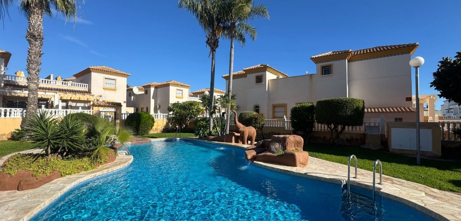 3 soverom Hus til salgs i Villamartin med svømmebasseng - € 199 995 (Ref: 9343464)