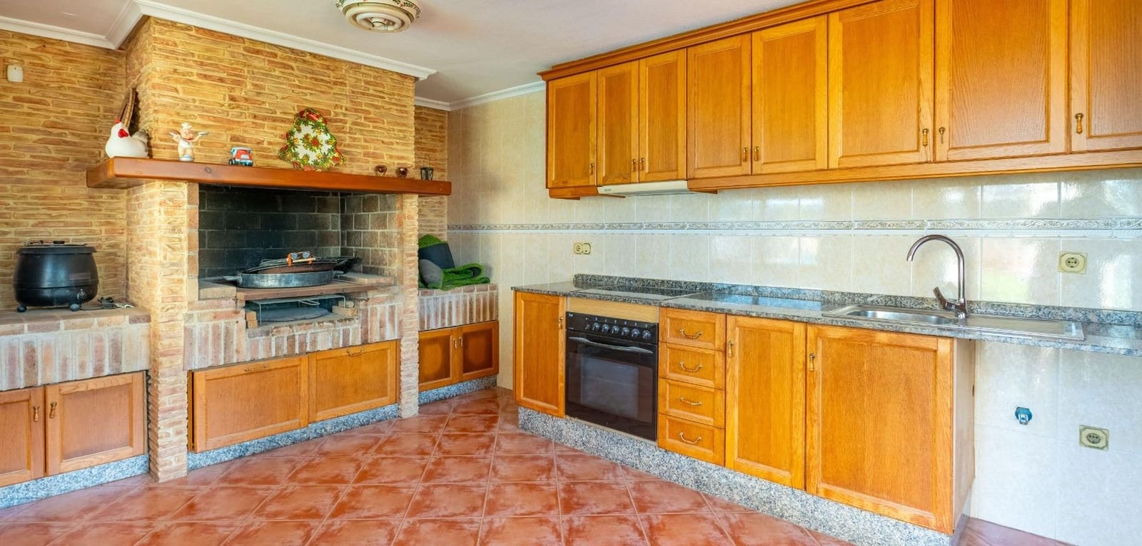 6 bedroom Villa for sale in El Chaparral with pool - € 689,000 (Ref: 9343465)