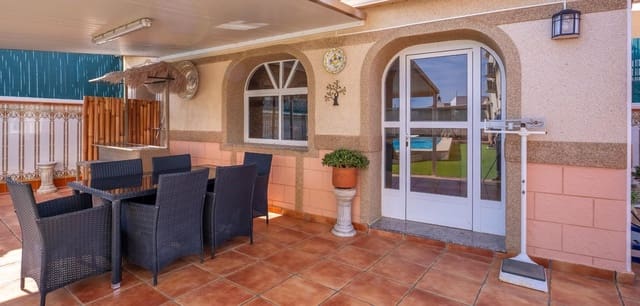Chalet de 6 habitaciones en El Chaparral, Torrevieja en venta con piscina - 689.000 € (Ref: 9343465)