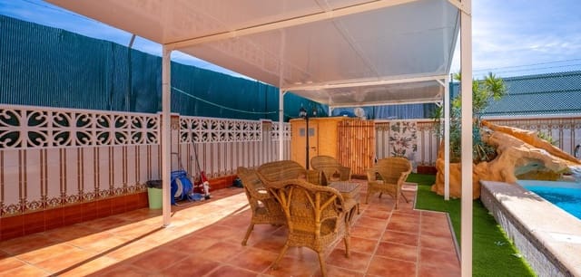 Chalet de 6 habitaciones en El Chaparral, Torrevieja en venta con piscina - 689.000 € (Ref: 9343465)