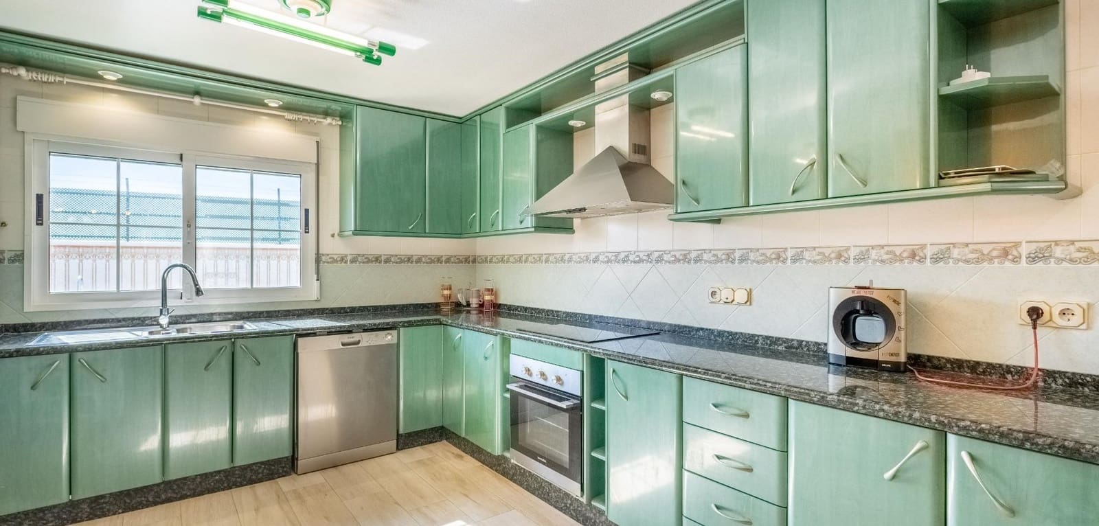 6 bedroom Villa for sale in El Chaparral with pool - € 689,000 (Ref: 9343465)