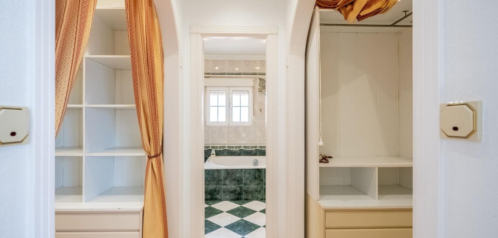 6 bedroom Villa for sale in El Chaparral with pool - € 689,000 (Ref: 9343465)