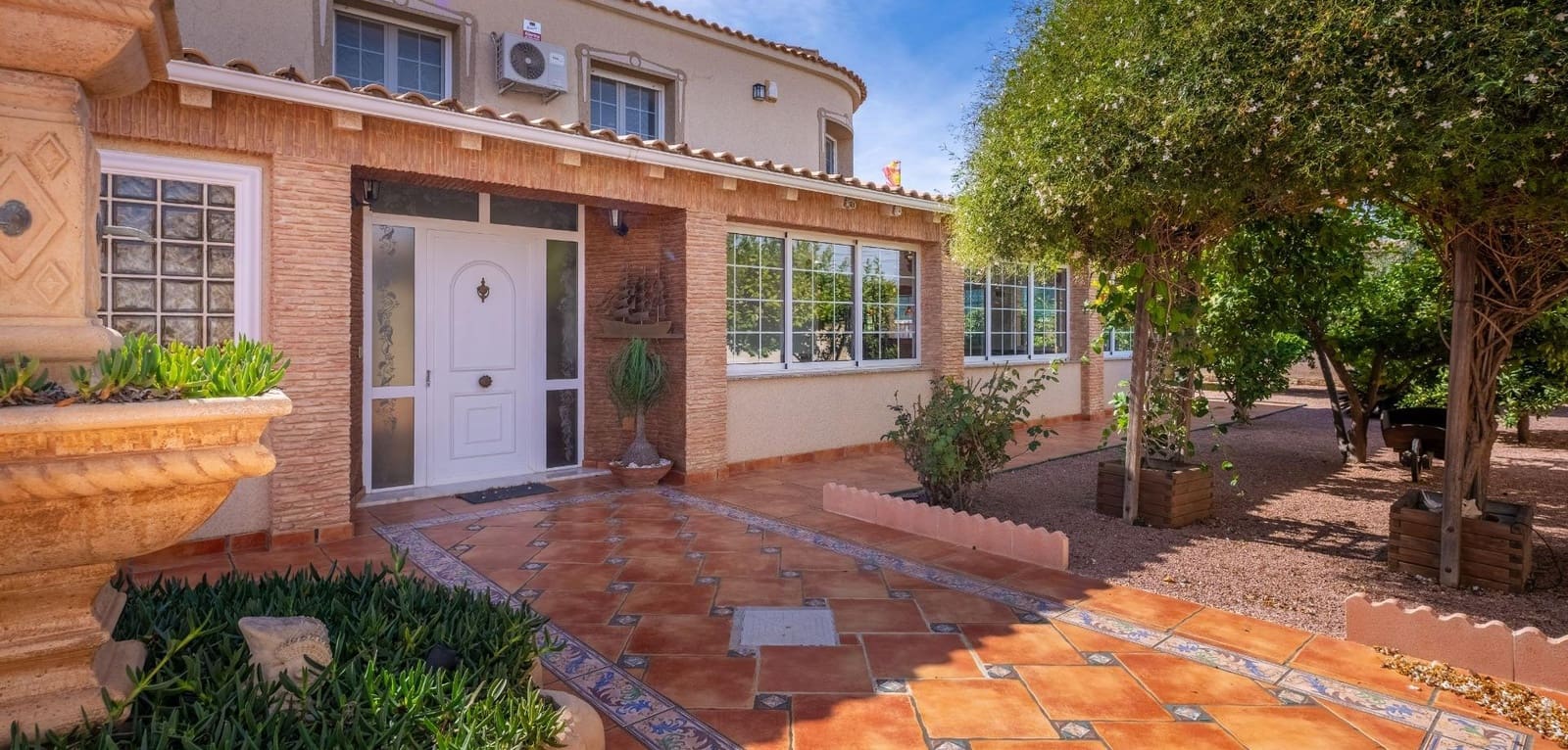 6 bedroom Villa for sale in El Chaparral with pool - € 689,000 (Ref: 9343465)