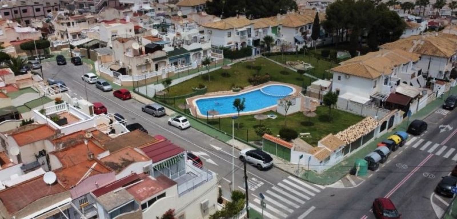3 soveværelse Lejlighed til salg i Torrevieja med swimmingpool - € 236.995 (Ref: 9343470)