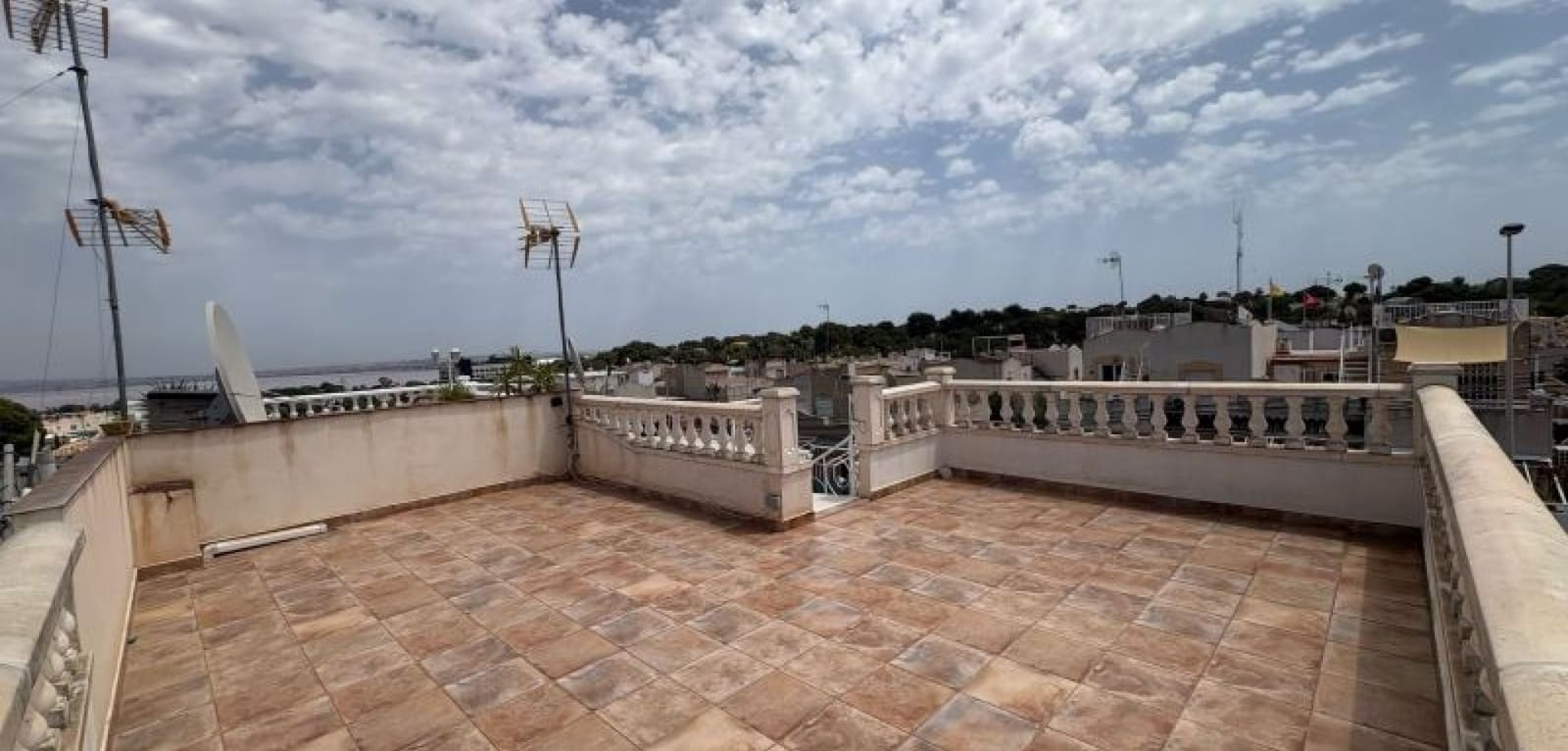 3 soveværelse Lejlighed til salg i Torrevieja med swimmingpool - € 236.995 (Ref: 9343470)