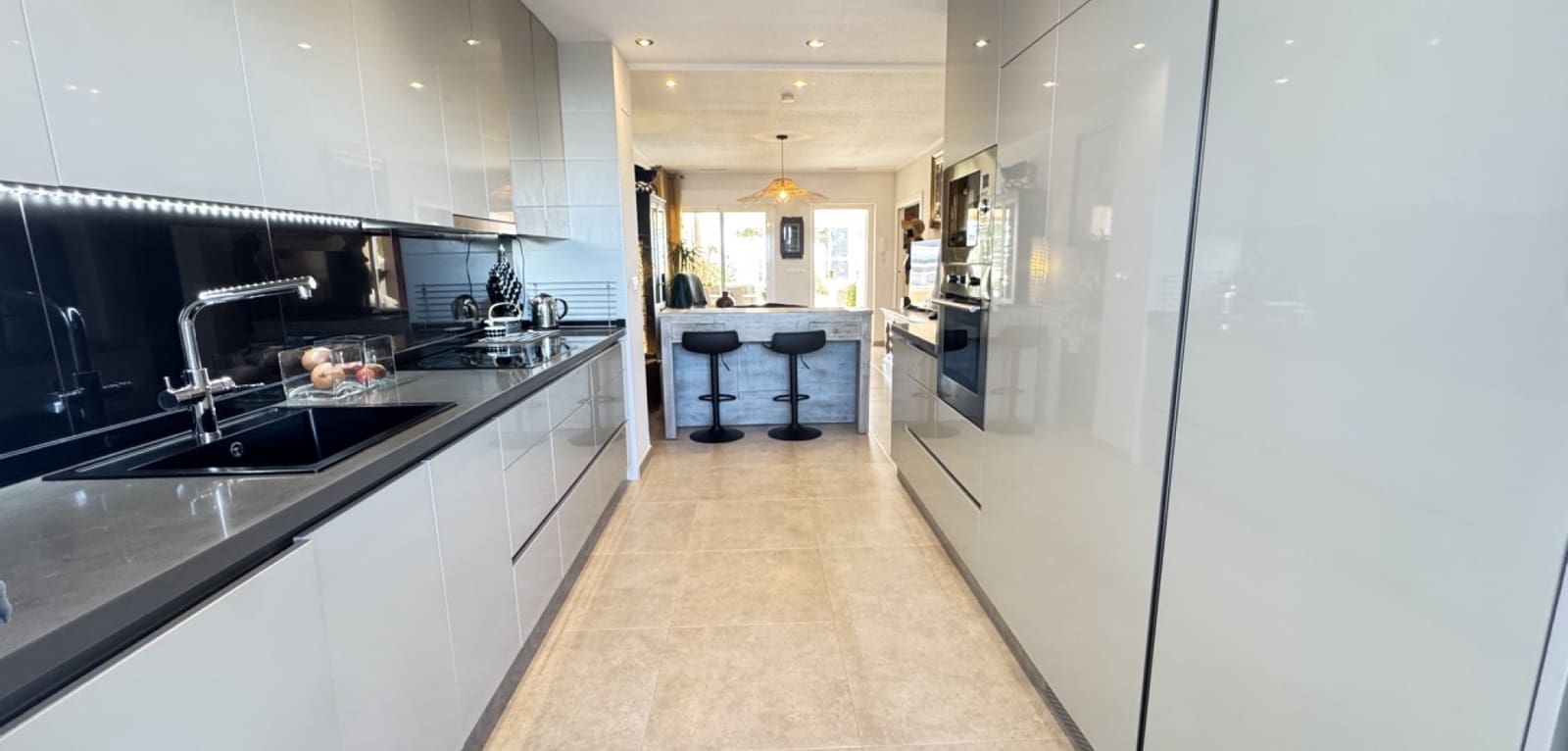 2 bedroom Apartment for sale in Villamartin with pool - € 289,000 (Ref: 9343472)