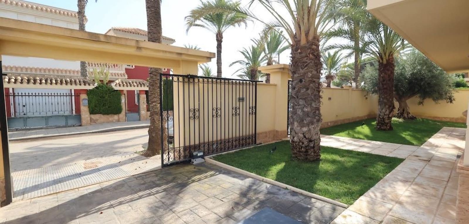 4 slaapkamer Villa te koop in Cabo Roig met zwembad - € 1.190.000 (Ref: 9345558)