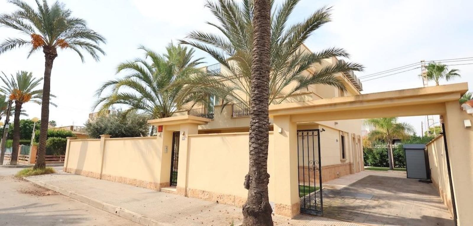 4 slaapkamer Villa te koop in Cabo Roig met zwembad - € 1.190.000 (Ref: 9345558)