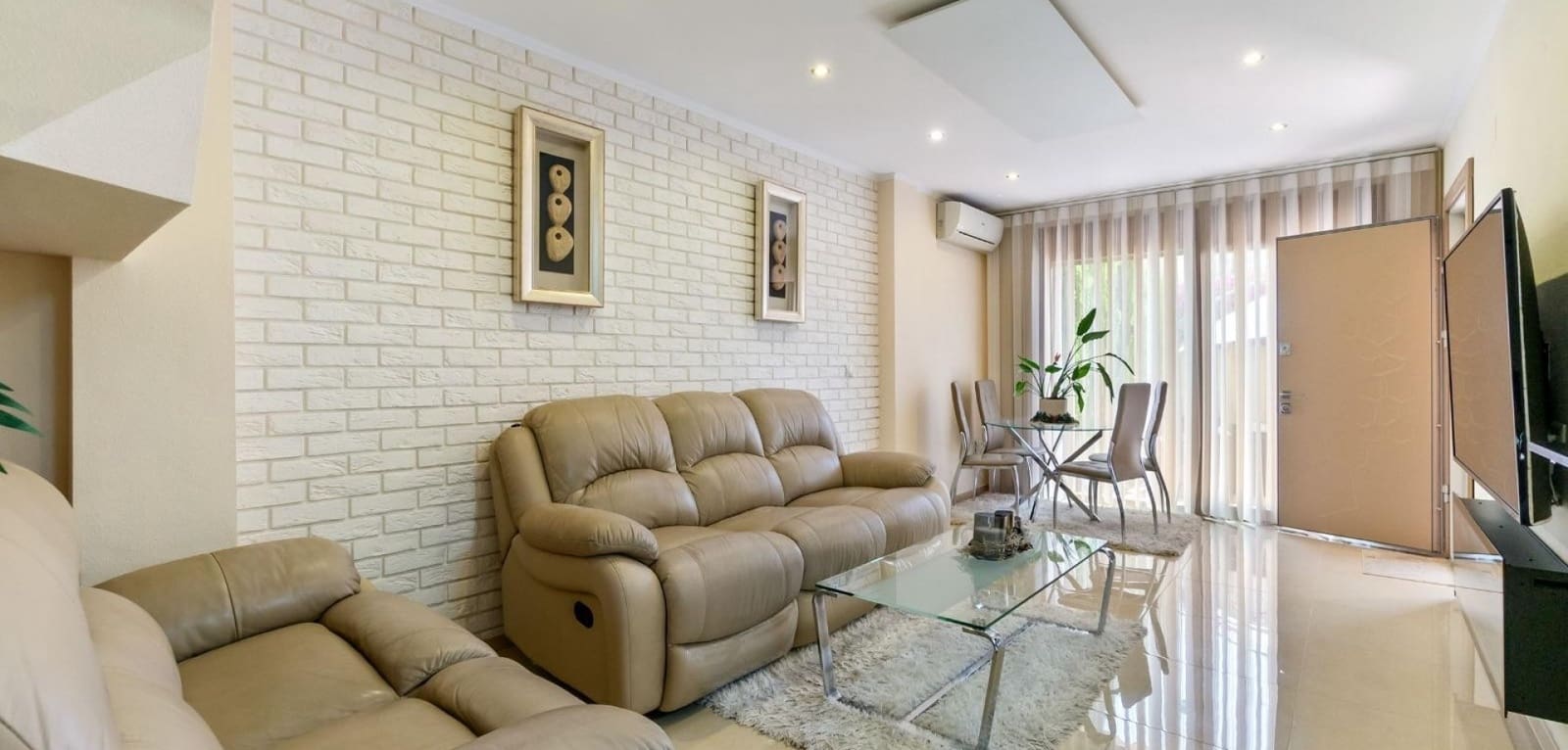 3 soverom Hus til salgs i Torrevieja med svømmebasseng - € 319 900 (Ref: 9353969)