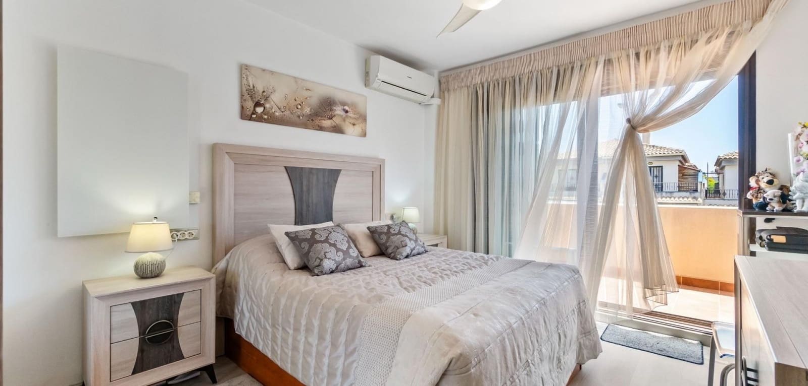 3 soverom Hus til salgs i Torrevieja med svømmebasseng - € 319 900 (Ref: 9353969)