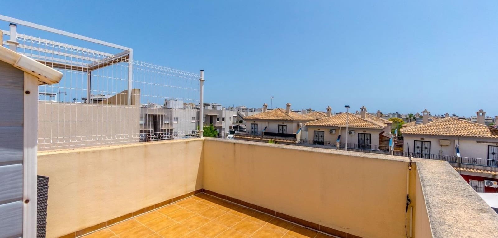 3 soverom Hus til salgs i Torrevieja med svømmebasseng - € 319 900 (Ref: 9353969)