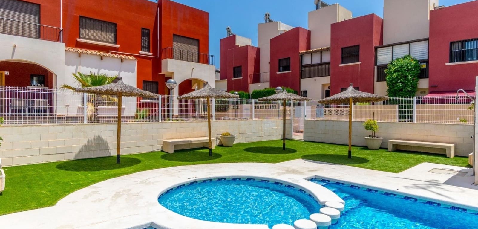 3 soverom Hus til salgs i Torrevieja med svømmebasseng - € 319 900 (Ref: 9353969)