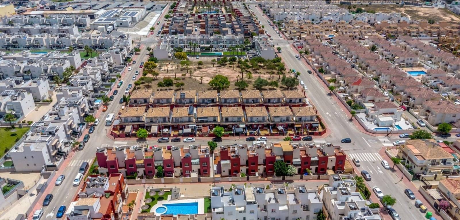 3 soverom Hus til salgs i Torrevieja med svømmebasseng - € 319 900 (Ref: 9353969)