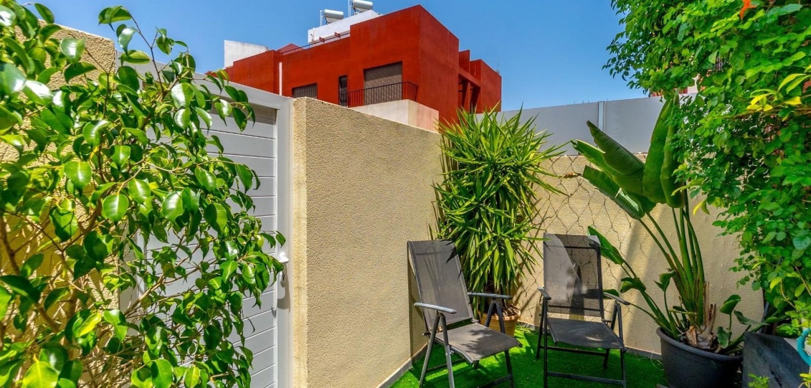 3 soverom Hus til salgs i Torrevieja med svømmebasseng - € 319 900 (Ref: 9353969)