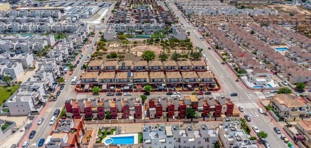 3 slaapkamer Huis te koop in Parque Acuático - Sector 25, Torrevieja met zwembad - € 319.900 (Ref: 9353969)