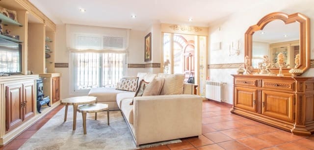 4 soveværelse Byhus til salg i La Zenia, Orihuela med swimmingpool - € 360.000 (Ref: 9356535)