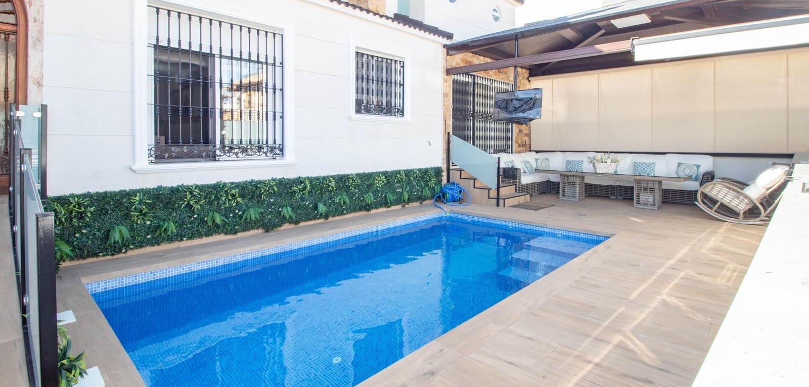 4 soveværelse Byhus til salg i La Zenia med swimmingpool - € 360.000 (Ref: 9356535)